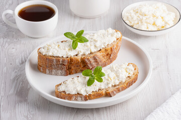 Sandwich with soft cottage cheese