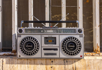 boombox with urban background - 800585542