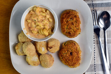 crab cakes  with scallops and lobster mac and cheese
