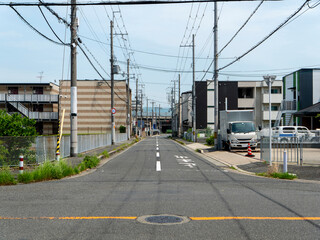 大阪市内を通る道路と街並み