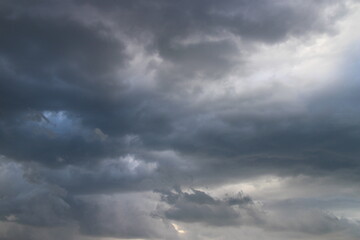 Fototapeta na wymiar Beautiful dark cloudy sky before the thunderstorm