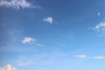 blue sky background with tiny clouds - obrazy, fototapety, plakaty