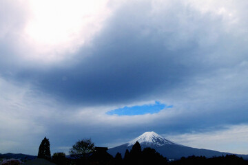 朝日富士にたなびく雲
