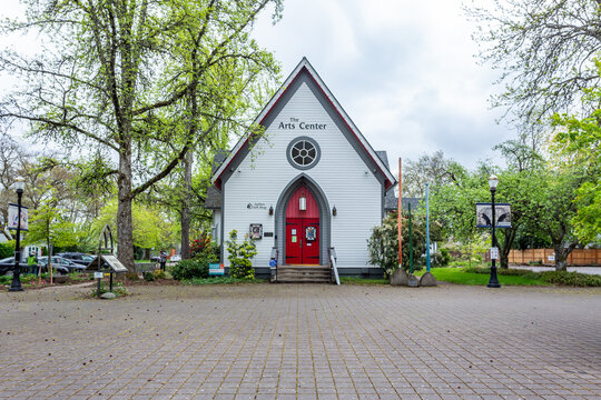 The Arts Center. Gallery and Gift Shop in Central Park of Corvallis, Oregon