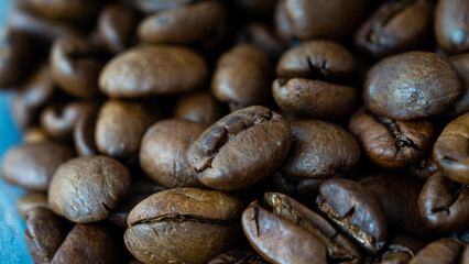 Close-up of coffee beans Shows the details of the seed surface very well.