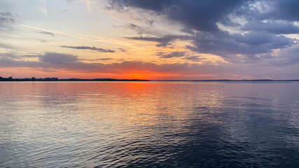 Obraz premium Sunset Over Lake Mendota in Madison Wisconsin