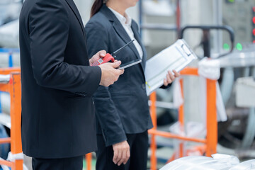 Male engineers and female engineers work together to optimize the use of plastics and metals in the production process, reducing waste and improving efficiency.
