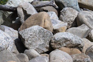 pierres du bord de l'Allondon , Rivière sauvage