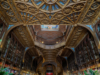 Obraz premium PORTO, PORTUGAL - APRIL 21 2024 Interior view of Lello bookstore in Portuguese with its wooden staircase famous for Harry Potter film