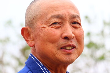 笑顔のシニア　おじさん