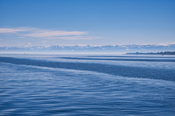Bodensee, auf dem Wasser mit Alpensicht