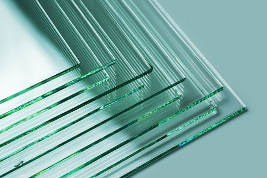Sheets of Factory manufacturing tempered clear float glass panels cut to size