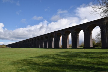 Fototapeta premium the arches of the harringworth viaduct (or welland viaduct) one of the longest railway viaducts across a valley in the uk