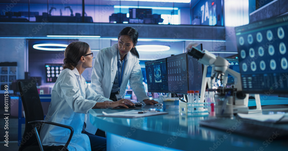 Aufkleber asian and caucasian female doctors talking in medical research center and using desktop computer to 