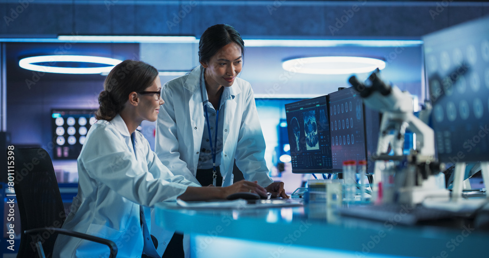 Aufkleber asian and caucasian female doctors talking in medical research center and using desktop computer to 