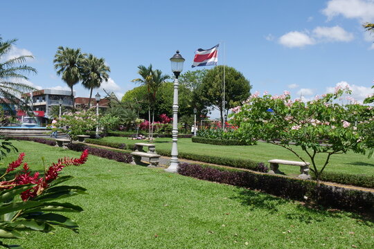 Laterne im Park von La Fortuna in Costa Rica