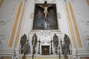 Maiori - Dipinto settecentesco con crocifisso nella Chiesa di San Domenico