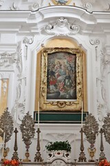 Maiori - Dipinto settecentesco della Madonna del Rosario sull'altare della Chiesa di San Domenico