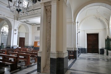 Maiori - Colonna inglobata in un pilastro del Santuario di Santa Maria a Mare