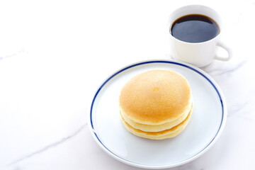 ふわふわの食感の美味しいパンケーキと、淹れたてのコーヒーで、コーヒーブレイク
