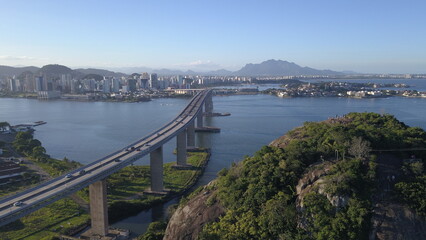 Morro do Moreno e a Terceira Ponte. 