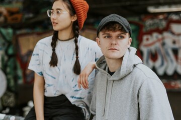 Obraz premium Man in gray hoodie and woman in tied dye tee