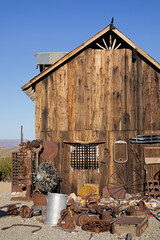 USA, Nevada. Village fantôme abandonné depuis 1940. Vielle baraque, atelier de bricolage, remise...