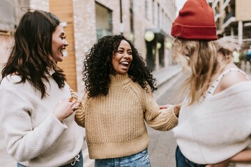 Fototapeta premium Happy girl friends hanging out in the city
