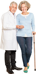 Arzt stützt Senior Frau mit Krücke