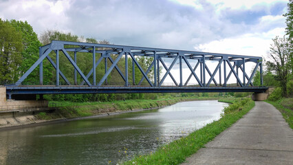 Pont ferroviaire au dessus de la Meuse - Belgique