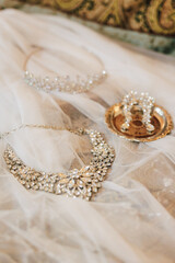 bride's jewelry and accessories for wedding day
