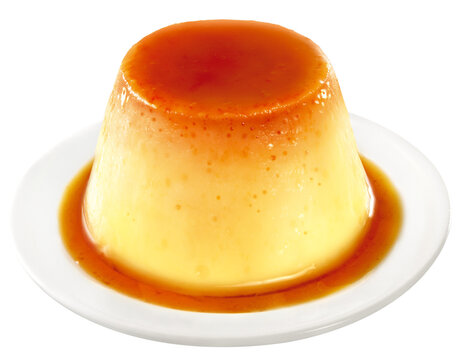 prato com pudim de leite com calda de caramelo isolado em fundo transparente -delicioso pudim de leite condensado