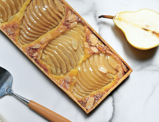 tarte aux poires aussi connue sous le nom de Bourdaloue ou Amandine un classique de la pâtisserie...