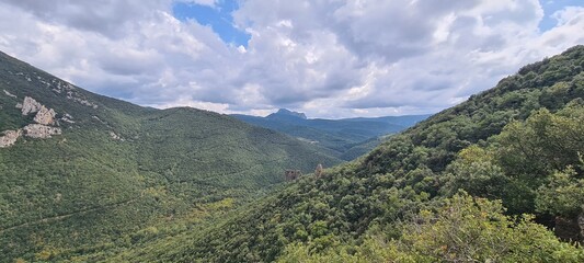 Le pech de Bugarach vu depuis le château de Blanchefort