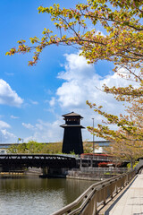 川と青空と古い櫓