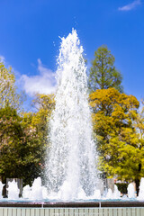噴水と青空