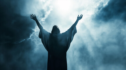 Fototapeta na wymiar Silhueta de Jesus Cristo com os braços abertos e o céu no fundo 