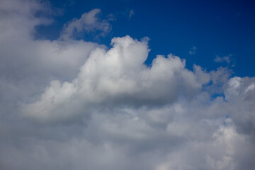 Obraz premium White clouds and blue sky