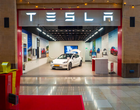 Cambridge, Uk - Thursday 30th December 2022: frontage of a Tesla showroom within a shopping arcade.