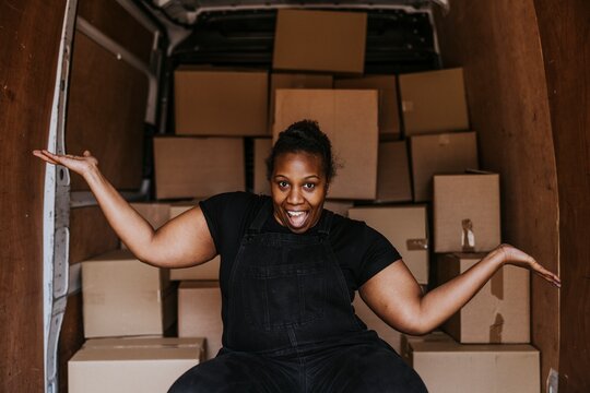 Happy removal service worker, home moving