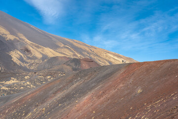 les pentes colorées d'un volcan