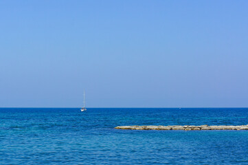 Fototapeta premium イタリアの観光都市から見られる海の風景