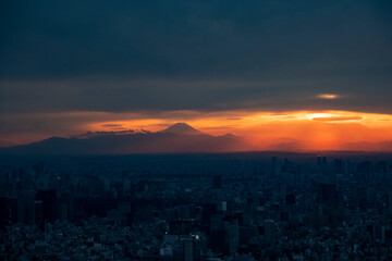 夕暮れの富士山