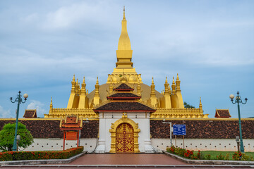 Naklejka premium Pha That Luang is a gold stupa and a national symbol, Pha That Luang is located at Vientiane, Laos