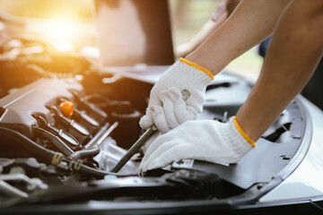 Auto mechanic working outside Off-site repair service