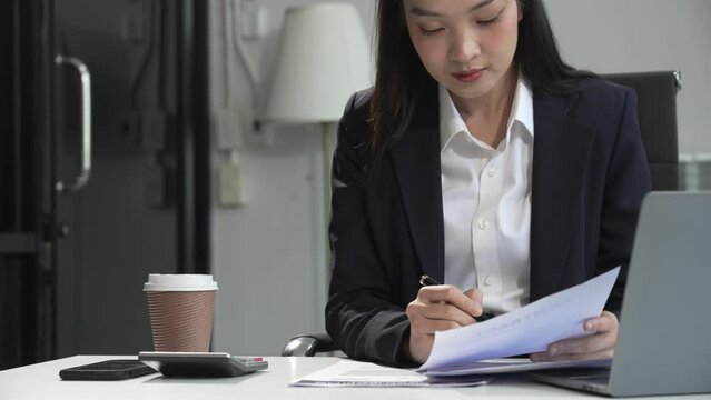 Experienced Asian businesswoman with CPA certification and a Bachelor's degree in Accounting or Finance. Proficient in bookkeeping, auditing, tax, and financial accounting using various software.