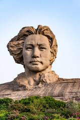 Obraz premium The Yuelu Mountain Scenic Area of Juzizhou Head in Changsha City, Hunan Province, China, features Mao Zedong Youth Sculpture