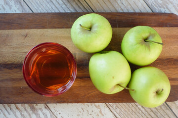 apple vinegar in glass bottle with fresh green apple on table 