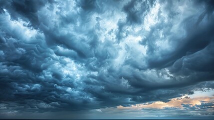 Obraz premium A moody sky filled with heavy clouds, hinting at an impending downpour as the day transitions into evening.