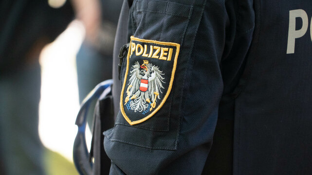 &Ouml;sterreichisches Polizei Wappen auf Shirt